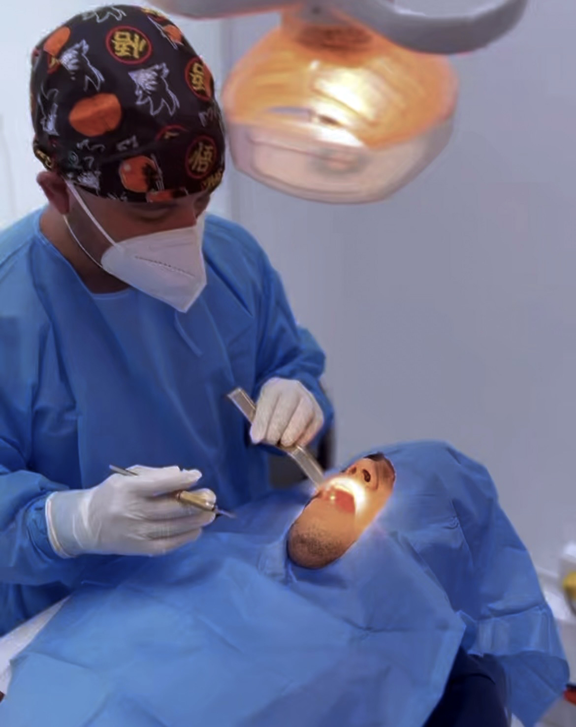Implantes dentales y tratamiento de encías en Miraflores, CLINO